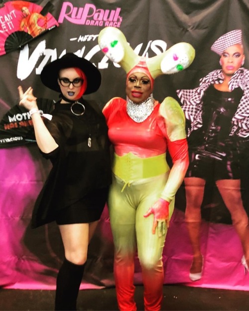 With muther @vivaciousnyc #ornacia #dragrace #drag #dragqueen #SNAP! (at Javits Center)https://www.i