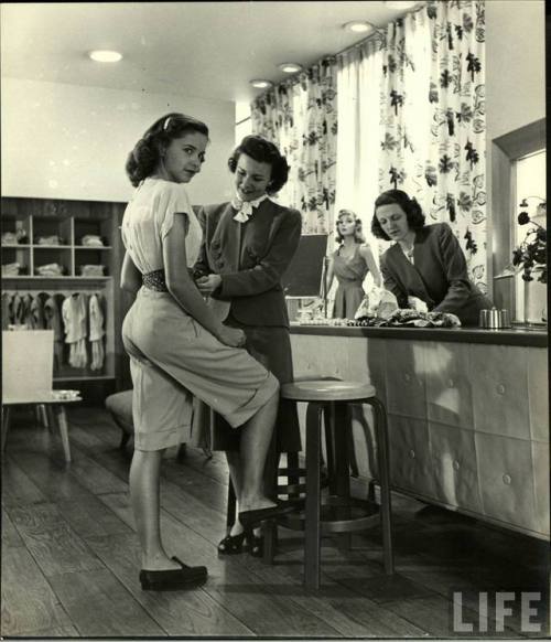 Neiman Marcus(Nina Leen. 1945)