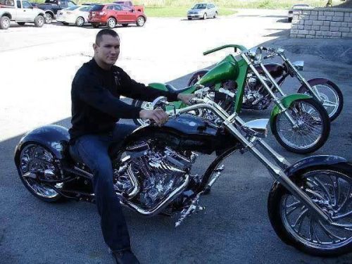 vipervenomisgoodforyou:  Credit to owners.  Nothing hotter than a man with a bike 
