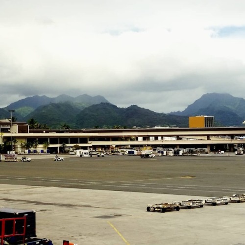 View of Honolulu while waiting for our transfer to NY #PamAndSamDoUSA #HNL (at Daniel K. Inouye Inte