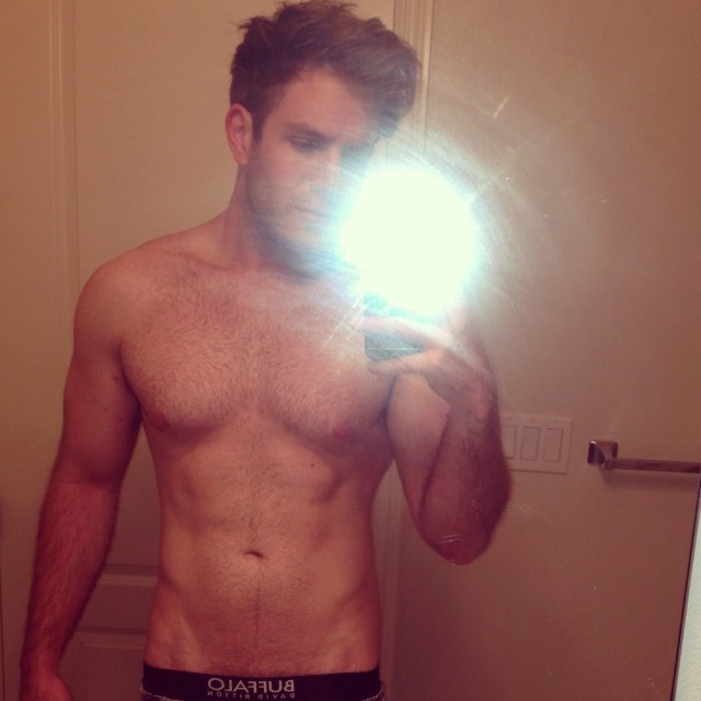 maleselfies:  hotmalesubmissions:  Hot Male Submissions Submit photos to: gaymer2164@yahoo.com