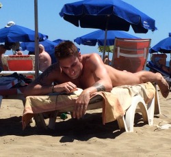 pervyellowfox:  Hot guy at Gran Canaria Maspalomas gay beach   &lt;     100% piss pig. Want to see more perv stuff? http://pervyellowfox.tumblr.com talk to me? Kik messenger: XLSteef     &gt;