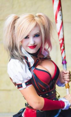 cosplay-and-costumes:  Title: Danielle Beaulieu