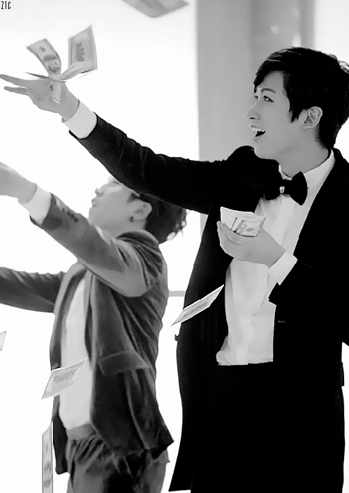 memetans-deactivated20161021:  Jaehyo making it rain 
