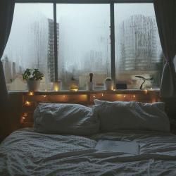 sixpenceee:Love rainy days