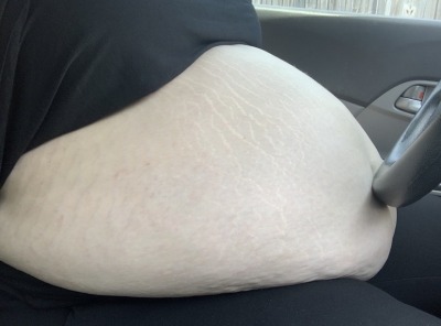 kinkyssbbw:Anyone else getting too fat for their car?😳
