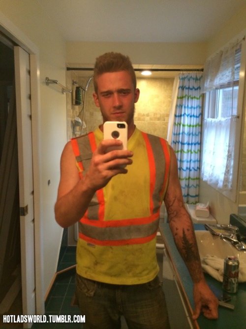 scallylads:  hotladsworld:  Leaked selfies  Dirty scruffy horny bloke…. My cuppa tea