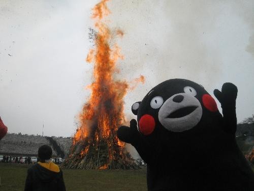 onelastgeronimo:  angel-kink:  Christmas 2011: BBC killed Sherlock Christmas 2012: