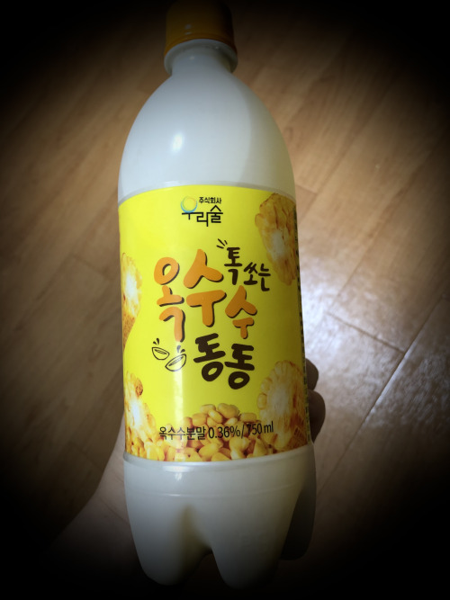 We were gifted this drink the other day at Matsubara shotengai - corn makgeolli. Makkoli/Makgeolli i