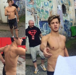 male-celebs-naked:  Cameron Dallas goes commando!Request