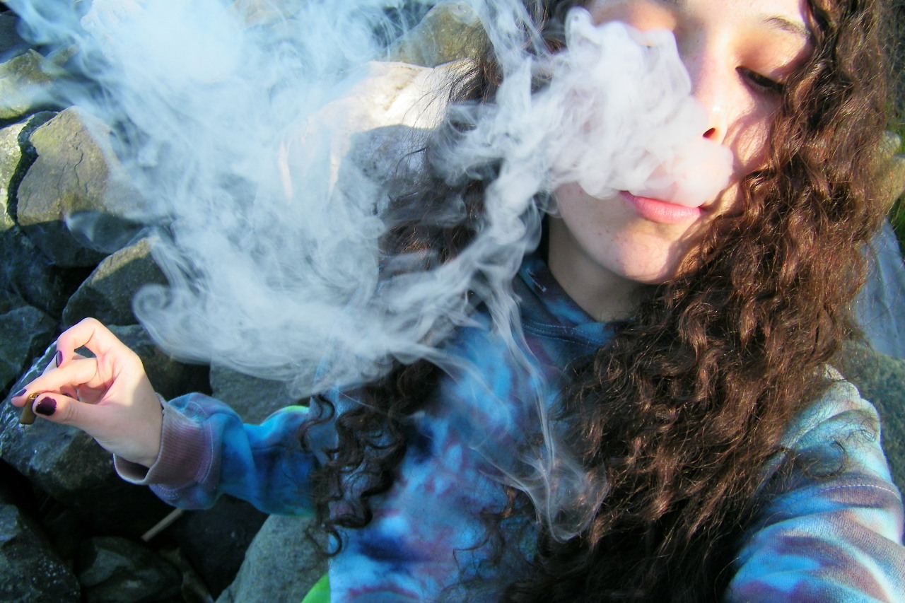 cantwejustallgetabongg:  420 blunts at the beach
