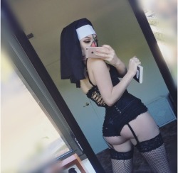 strawberrybih:Would you like to make a confession? 🔪⛪️💋