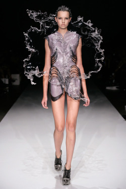 stay-flout:  Iris Van Herpen FW 2011. HC. 