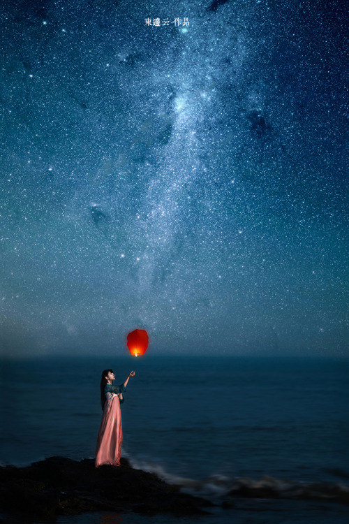 moonbeam-on-changan: Starry sky, Kongming lantern, Ocean, Girl in hanfu. By 东边云
