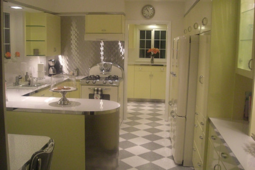 dailybungalow:  Bitchen Kitchen 1 by NormandyDude http://flic.kr/p/3hAuuN 50s retro kitchen