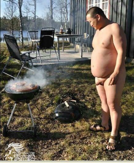 priscillastuff:  madeinthenudeNaturist Barbecue -   Naturist barbecues are wonderful ways to bring people together and demonstrate that casual nudity is a wholesome, fun, and friendly activity everyone can be a part of.   I’ve been to many barbecues