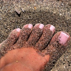 footfetishlux:  #feet #toes #legs #футфетиш