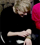 joellellie: michael doing the bracelet thing