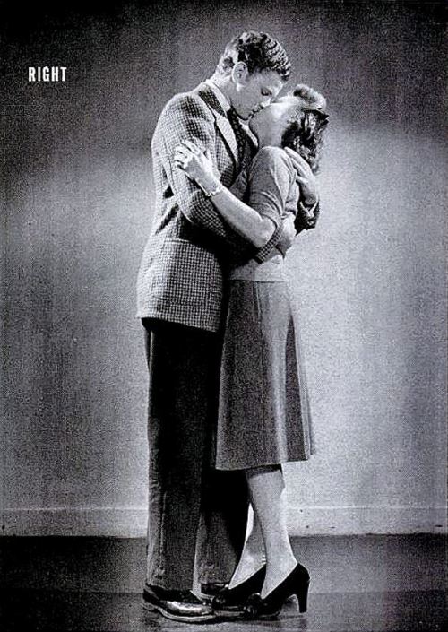 XXX danismm:“The right kiss”, 1942 photo