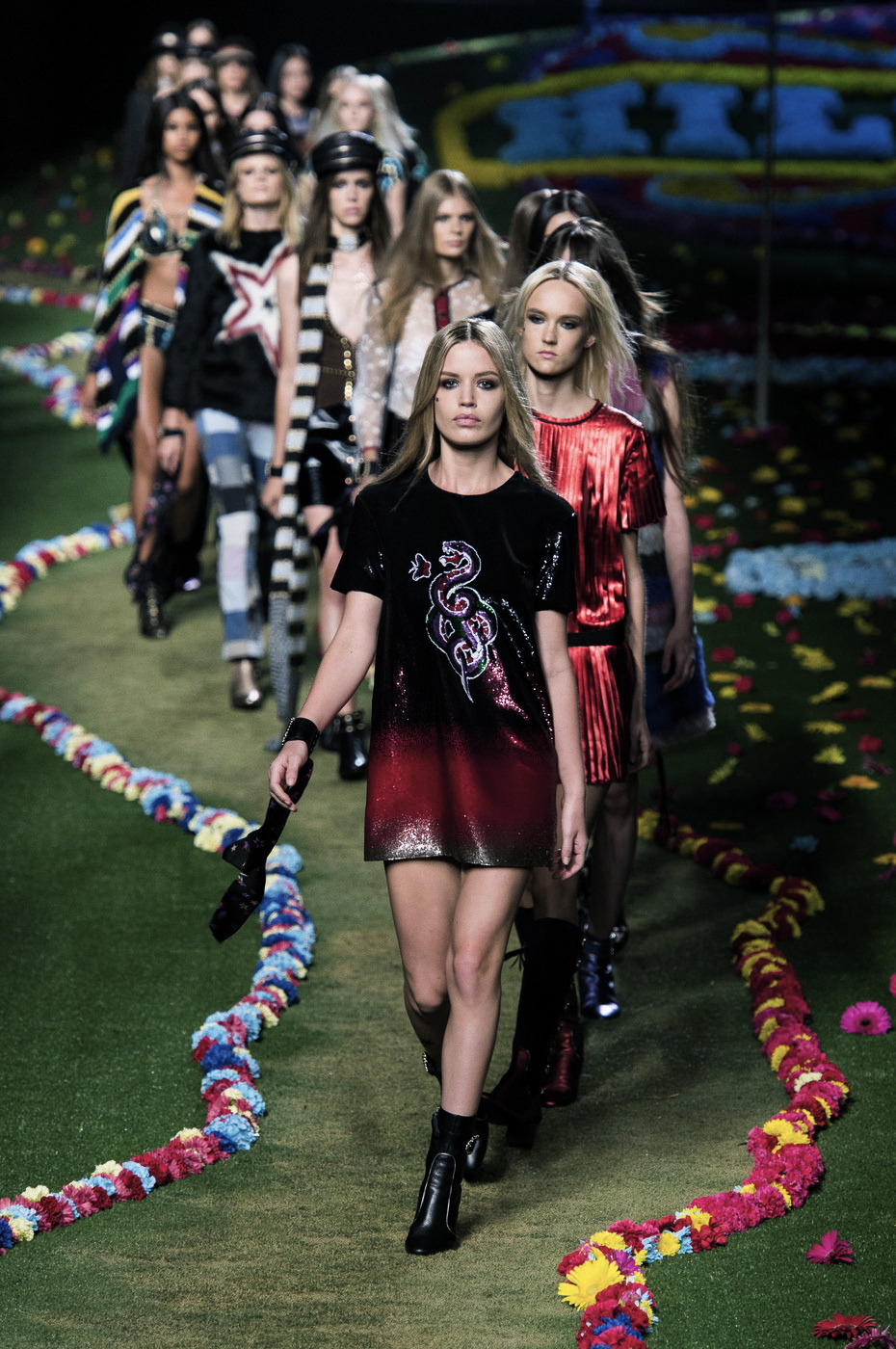 glitter-in-wonderland:  chanel-oh-la-la:  dreamsofmodels:  fashioninquality:  Finale