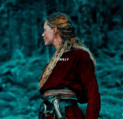 valyriansource: Her, and Winterfell, and my lord father’s name. Instead he had chosen a black cloak 
