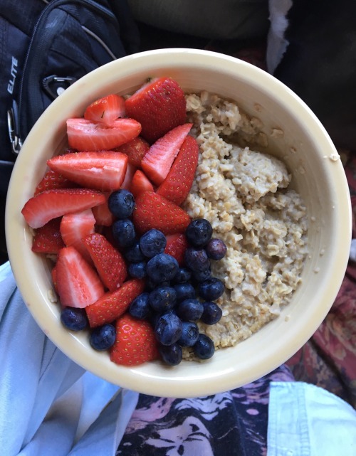 the-sunflower-soul:  A couple of breakfasts from the weekend! \ Kashi waffles with berries \ vanilla