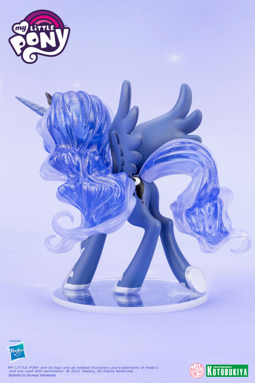 ‘To bring Princess Luna’s sparkly hair and mane, the statue uses clear plastic and glitter! Just tak