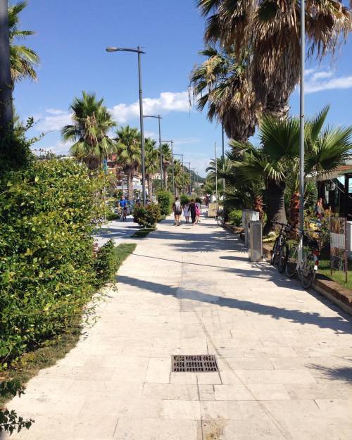 Se ve lo state chedendo, no, non è Beverly Hills #summer #paradise #grottammare #beach #sunny