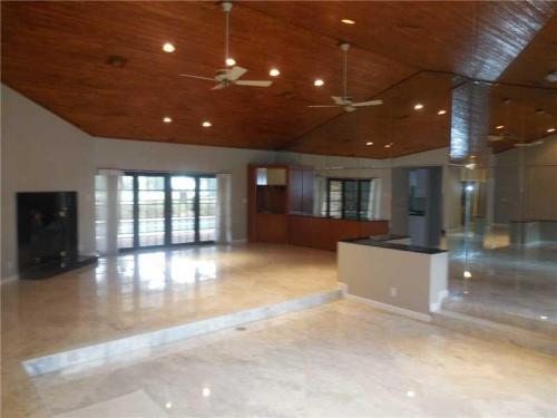 Post #1641983 house for sale - 17674 Scarsdale Way, Boca Raton, Fla.Peep the smoked glass block!