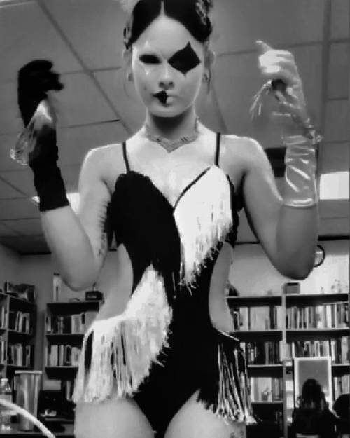 Flashback to 20s #HarleyQuinn in black and white fringe and feathers, celebrating the silent film er