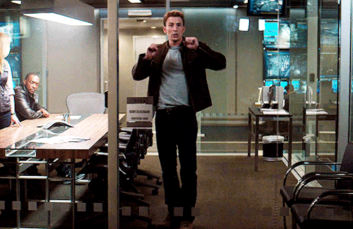 chrisevansupdates:Chris Evans in the Captain America: Civil War Gag Reel
