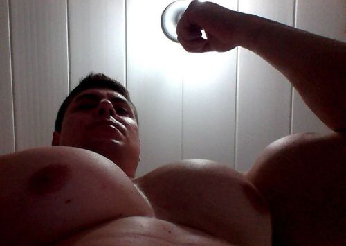 perfectmenonly:  bigmalepecs:  Alexandre Corrêa  Love the view