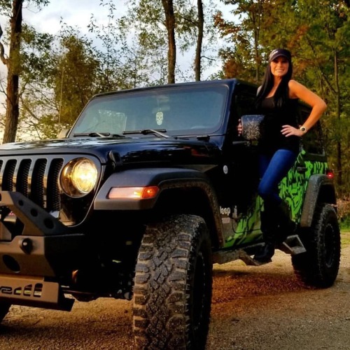 @casey_nightmarejl www.jeepbeef.com ・・・ I&rsquo;m on the market for some fender flares! I love @meta