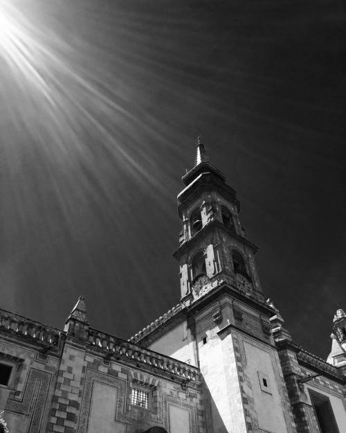 La torre de Santa Rosa de Viterbo Querétaro.  #architecture #arquitectura #arquitecturamx #ar
