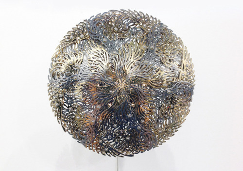 crossconnectmag:reblog from asylum-art:U-Ram Choe ‘s Latest Kinetic Light SculpturesBorn in 1970, U-