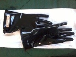 shotgungoliad:  just some insulator gloves