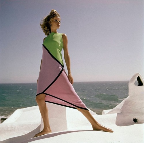 serafino-finasero: Veruschka wearing an asymmetrical cotton jersey dress in geometric shapes of gree