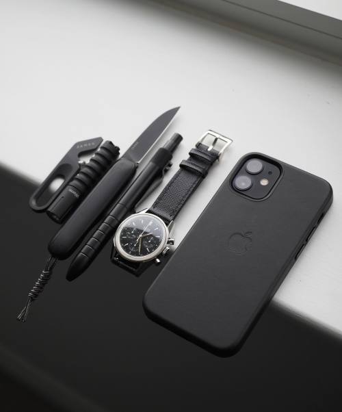 Look how well the IPhone 12 scales with my EDC gear. This is the…