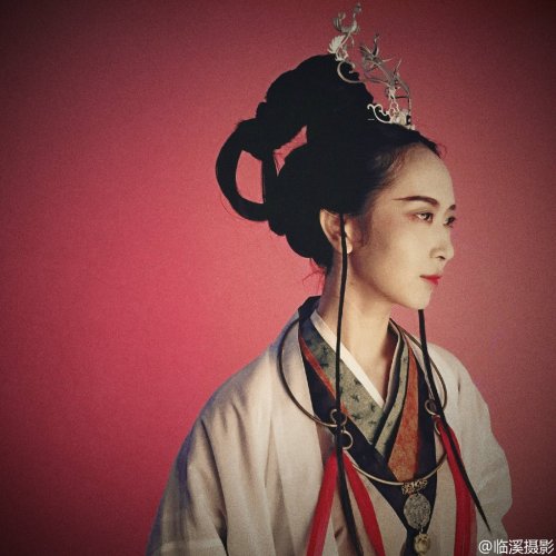 changan-moon:Traditional Chinese hanfu in weijin魏晋 period style by 临溪摄影