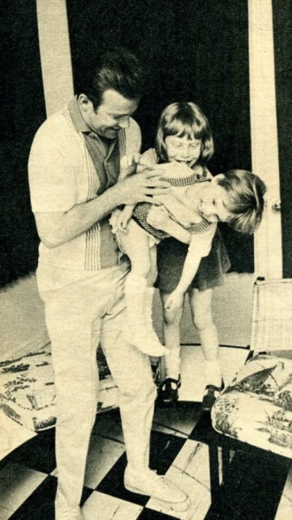 trekbedtimestories:I have 80 shots of Shatner with his kids so I’m not sure how many you guys 