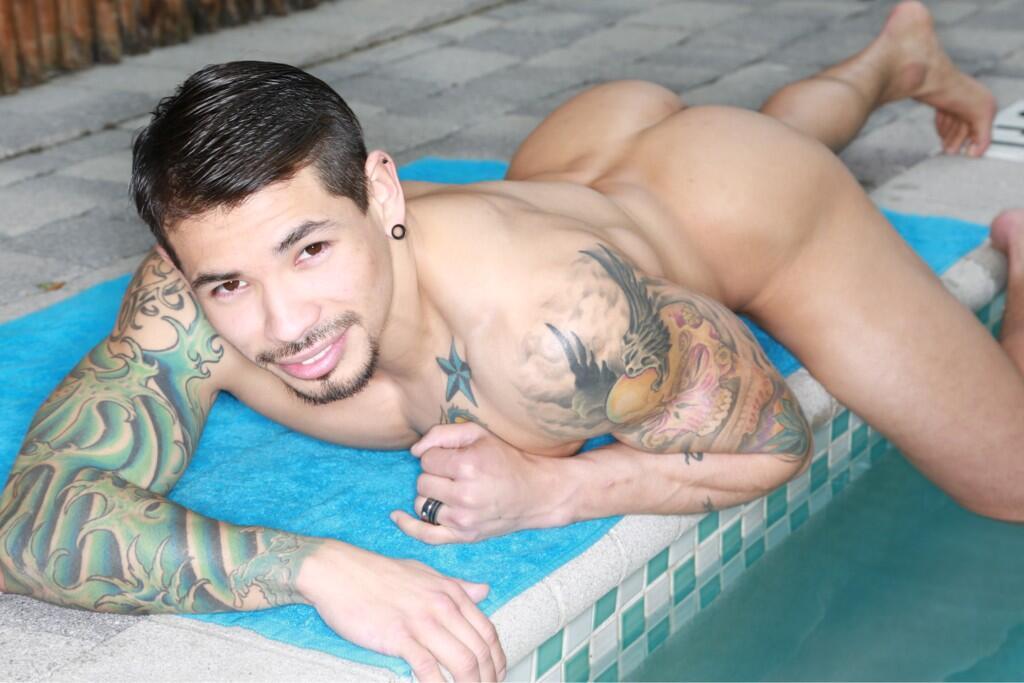 dominicanblackboy:  Sexy cute fat ass Draven Torres got a nice lil yummy dick huh!😍