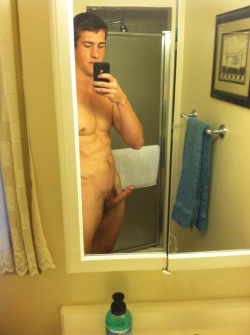 nakedguyselfies:  Naked Guy Selfies, the