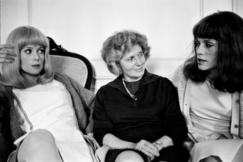 framboisedorleac: Catherine Deneuve and Françoise Dorléac with their mother Renée on the set of Les 