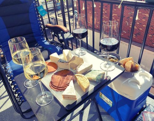 Best day in awhilezzzzzThe wine and cheese date night of my dreams! I’m so thankful to @riverdelch