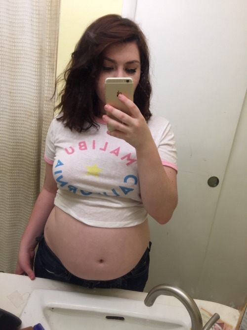 tianastummy:  crop tops and jeans are a look adult photos