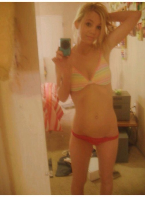 daily-petite:  Submissions ;) To see more, visit http://adf.ly/gmssk Submit your photos/videos at daily-petite.tumblr.com, Kik dailypetite or dailypetite@gmail.com :) 