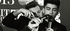 zaynmailks:  @Louis_Tomlinson love ya bro. ! 