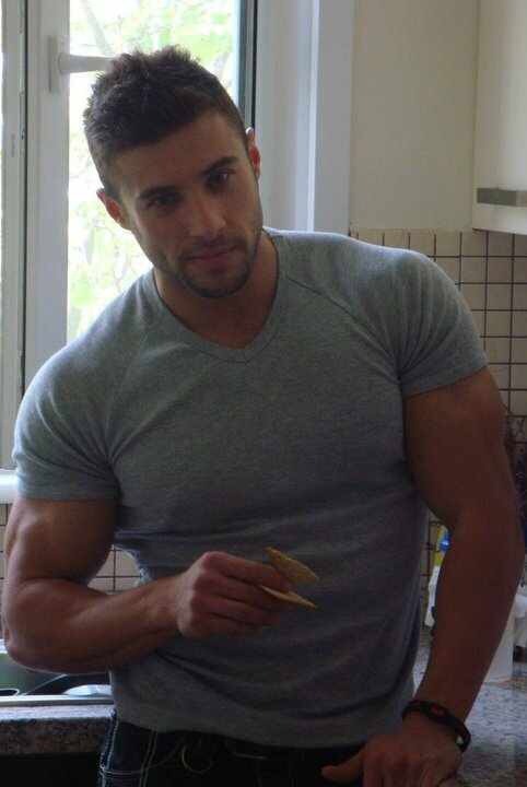 puppyeyesonmasterscock:  Follow for Hot guys and vids. Puppyeyesonmasterscock.tumblr.com