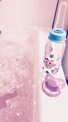 littlebunnyprincess:  ✨🍑☁️pinky peachy bubble baff with my new bottle and first ever real adult paci☁️🍑✨  @littleprincesscustoms is the best, seriously. 💖💖  ⭐️minors/supporters/antis do not interact⭐️  ⭐️caption deleters