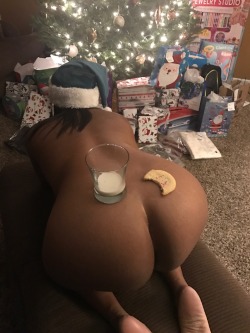 bigbuttsthickhipsnthighs:Need That for Christmas